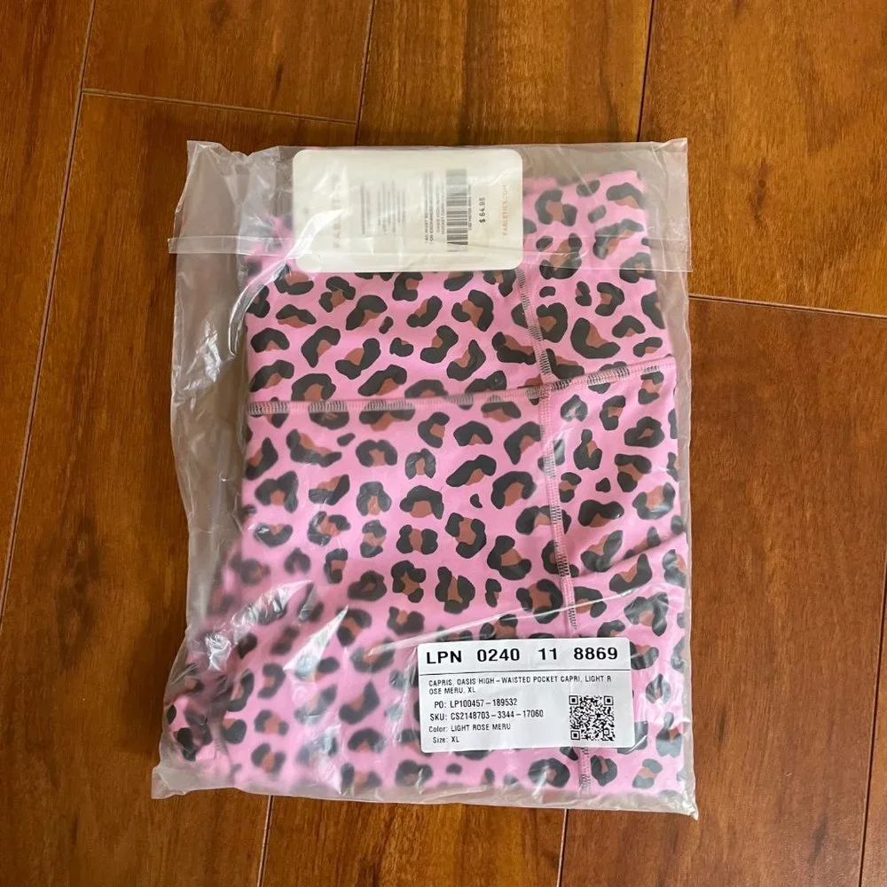 New Fabletics Womens Oasis High-Waisted Pocket Capri Light Rose Size XL (12/14)